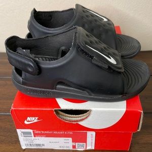 Nike Sunray Adjust Sandals. Size 8c